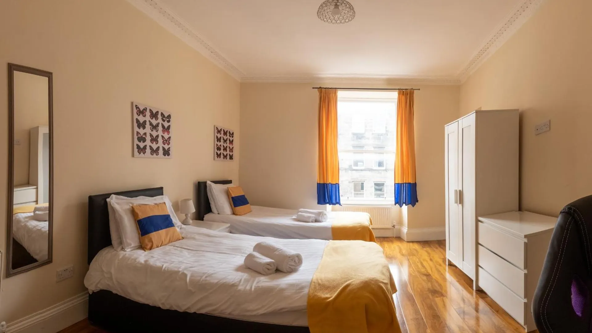 3 Bedroom Apartment With Castle Views 爱丁堡 英国