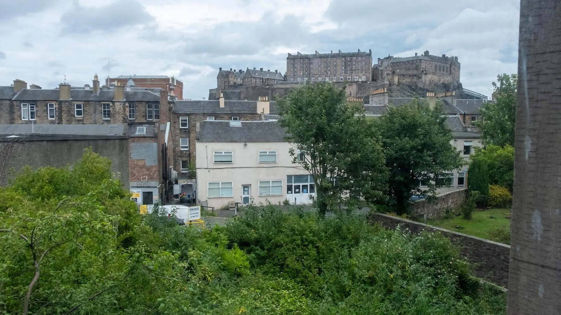 3 Bedroom Apartment With Castle Views 爱丁堡
